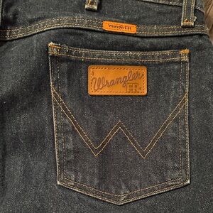 FR Wrangler Indigo Denim with 
FLAME RESISTANT 
SIZE 35 x 32